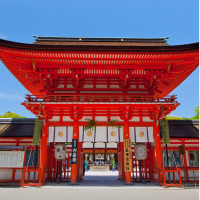 神聖な森 "糺すの森" に守られ 悠久の時をきざむ 下鴨神社